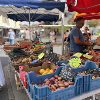 étal de marché à neuville